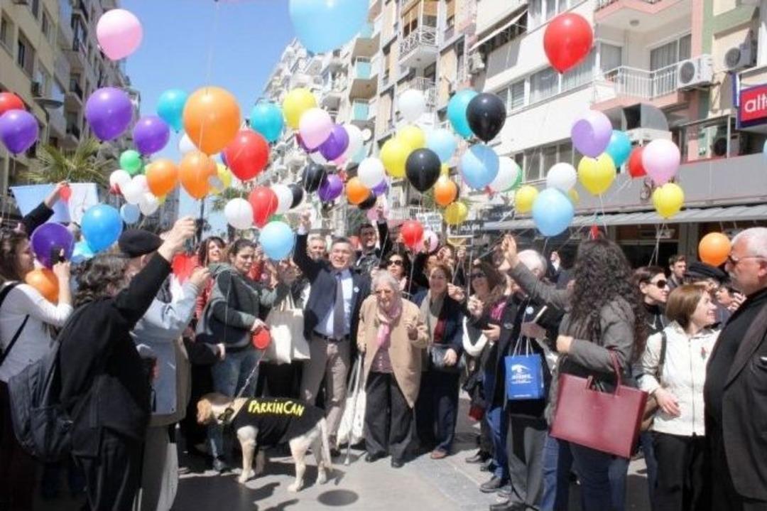 Viyana&rsquo;dan İzmir&rsquo;e Parkinson Balonu U&ccedil;urdular