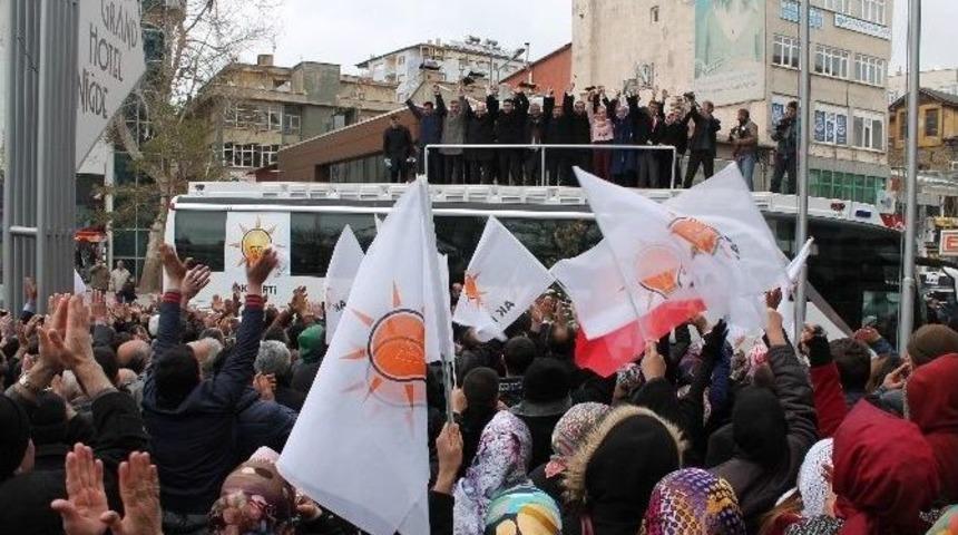 Ak Partililer Milletvekili Adaylarını Karşıladı