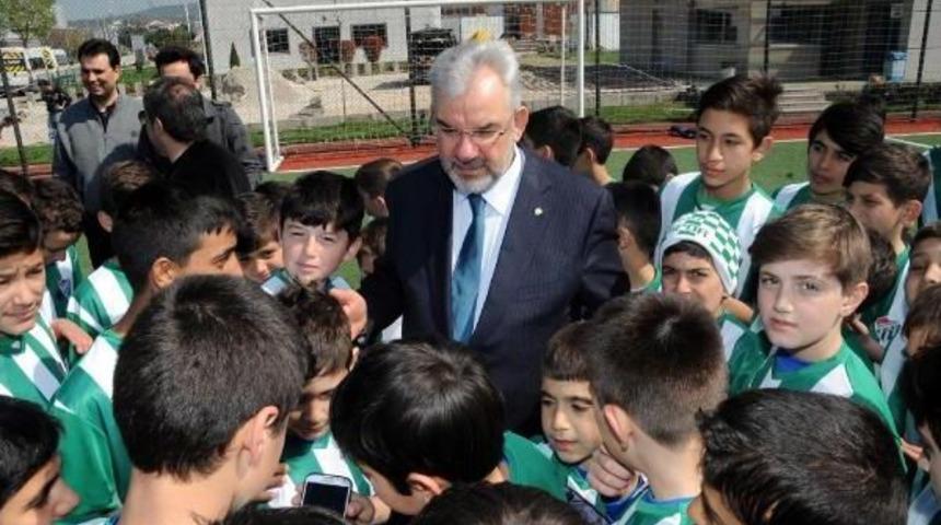 Bursaspor Başkanı Recep B&ouml;l&uuml;kbaşı&rsquo;Ndan Miniklere Forma