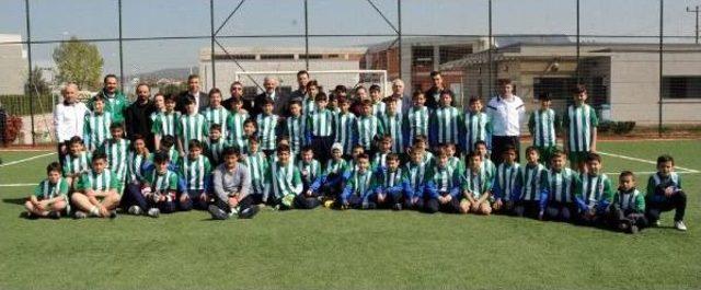 Bursaspor Başkanı Recep Bölükbaşı’Ndan Miniklere Forma