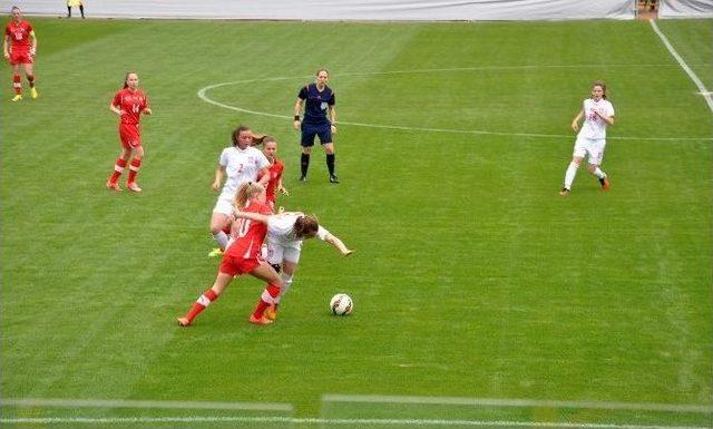 Uefa U17 Kızlar Avrupa Şampiyonası Elit Tur 1. Grup Karşılaşmaları