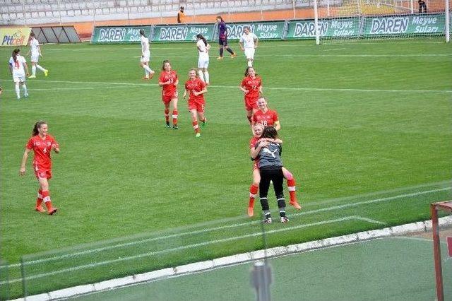 Uefa U17 Kızlar Avrupa Şampiyonası Elit Tur 1. Grup Karşılaşmaları