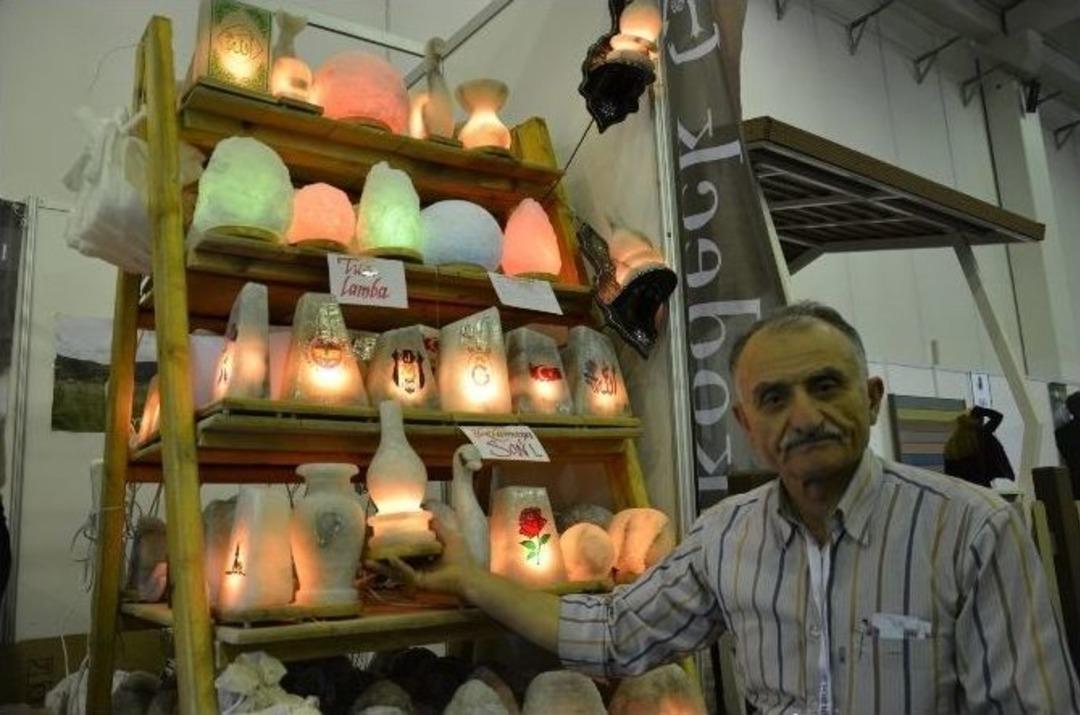 Kaya Tuzundan Lamba, Sabun Ve Yastık &Uuml;retiyor