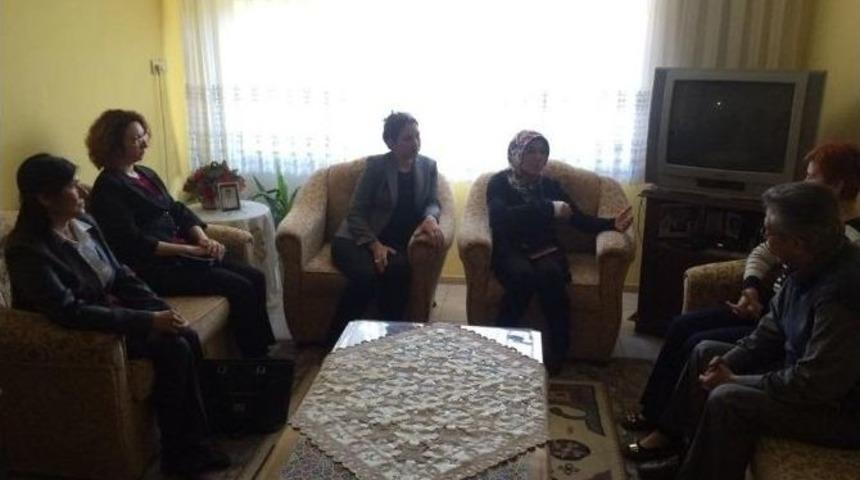 Protokol Eşleri Şehit Ailelerini Ziyaret Etti