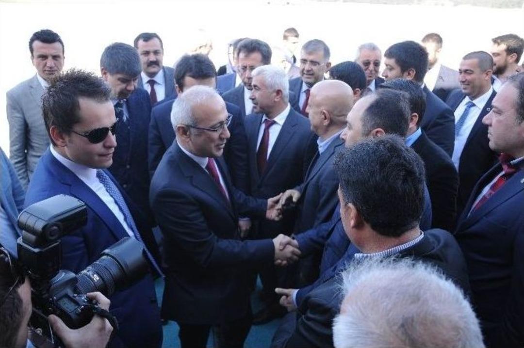 Eski Bakan Elvan&rsquo;a Antalya&rsquo;da Coşkulu Karşılama