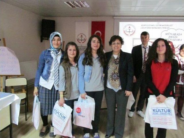 Liseler Arası ’münakaşa Değil Münazara’ Yarışması Yapıldı