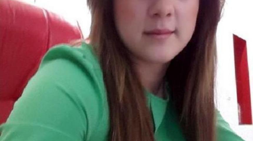 Kaza Yapan L&uuml;ks Otomobilde Yanarak &Ouml;len Gen&ccedil; Kadın Toprağa Verildi