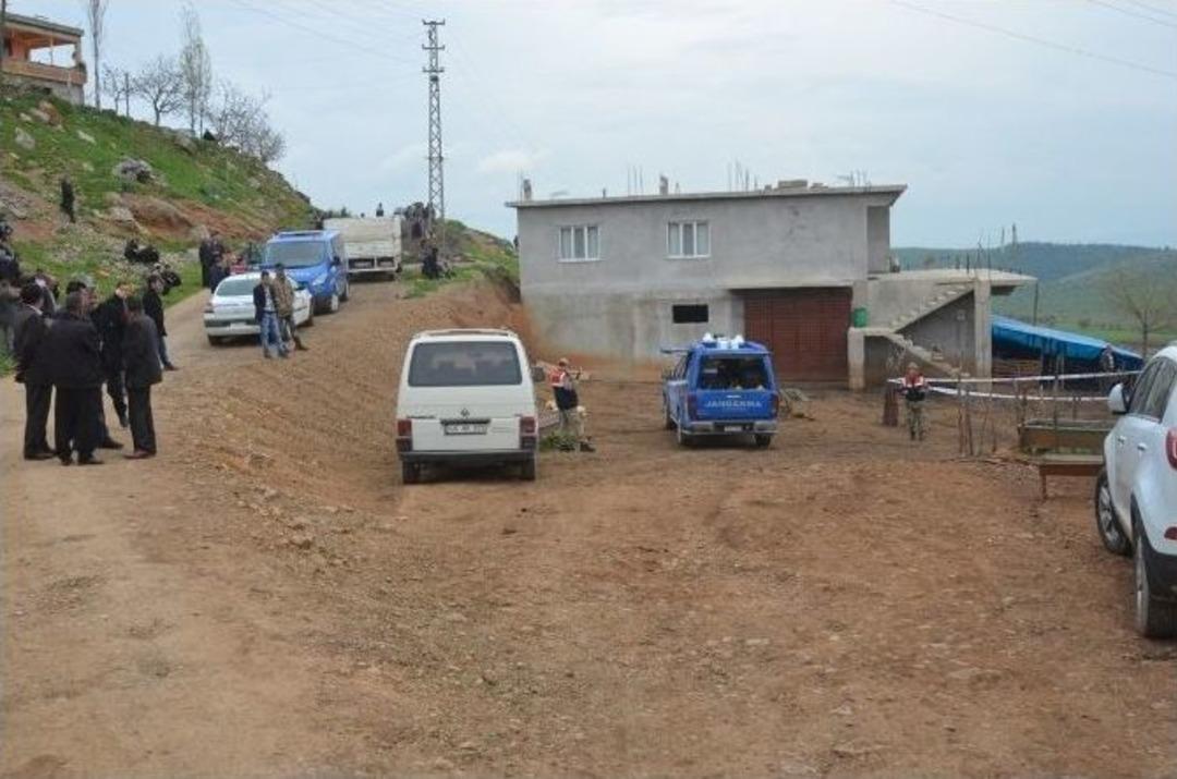 Yoldan Ge&ccedil;me Kavgası: 1 &Ouml;l&uuml;, 2 Yaralı