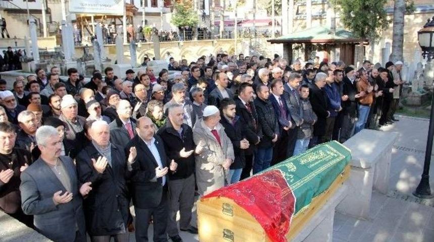 L&ouml;semiye Yenilen Gen&ccedil; Kız Toprağa Verildi