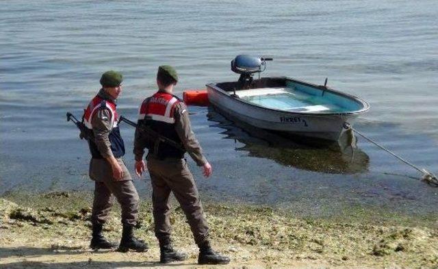 Erdek'te Tekne Alabora Oldu: 4 Kişi Kurtuldu, 1 Kişi Kayıp (2)