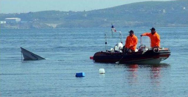 Erdek'te Tekne Alabora Oldu: 4 Kişi Kurtuldu, 1 Kişi Kayıp (2)