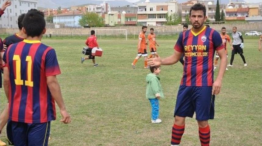 Penaltı Kararına Kızan Futbolcular Sahayı Terk Etti