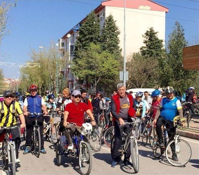 Obeziteye Dikkat &Ccedil;ekmek İ&ccedil;in Pedal &Ccedil;evirdiler 2