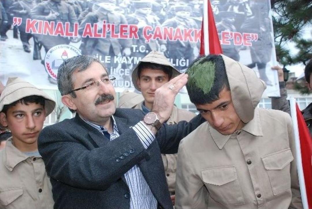 Kınalı Ali&rsquo;nin Torunları, Başlarına Kına Yakılarak &Ccedil;anakkale&rsquo;ye G&ouml;nderildi