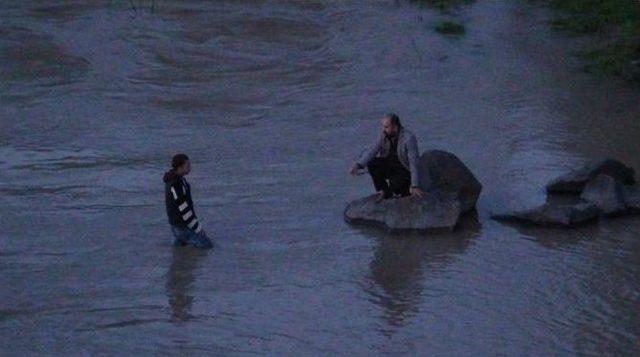 (özel Haber) Bunalıma Giren Genç İntihar Etmek İstedi