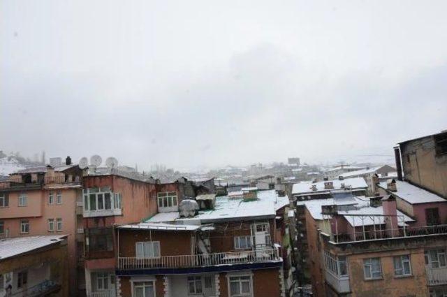 Hakkari Ve Bitlis Ahlat ta Nisan Karı 1