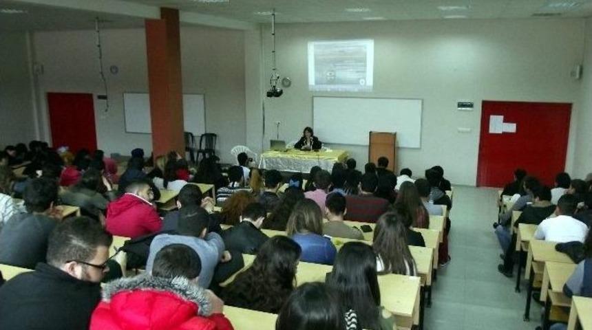 Duygu Yayman&rsquo;dan Ad&uuml;&rsquo;l&uuml; Gen&ccedil;lere Halkla İlişkiler Dersi