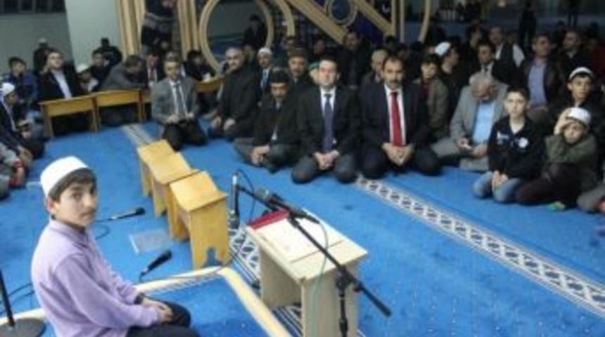Erzincan&rsquo;da En G&uuml;zel Kur&acute;an-ı Kerim Okuma Yarışması