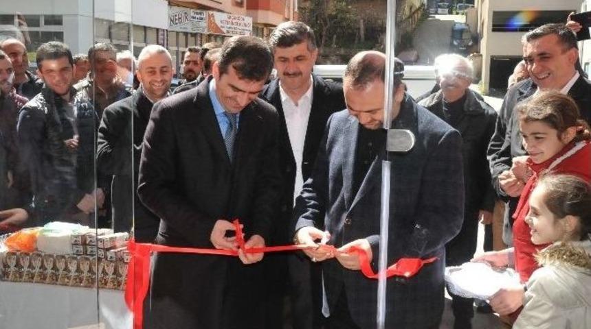 Başkan Yemenici Konfeksiyon Mağazasını A&ccedil;tı