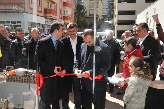 Başkan Yemenici Konfeksiyon Mağazasını Açtı 1