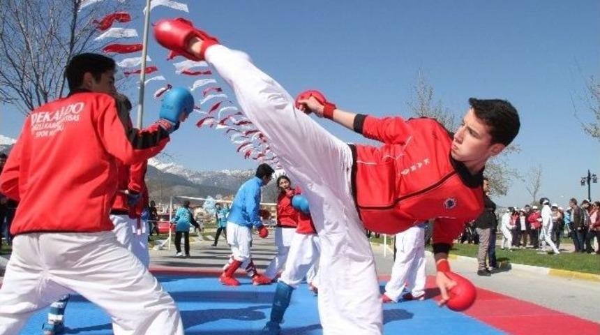 Denizli&rsquo;de Obeziteye Karşı Y&uuml;r&uuml;y&uuml;ş D&uuml;zenlendi