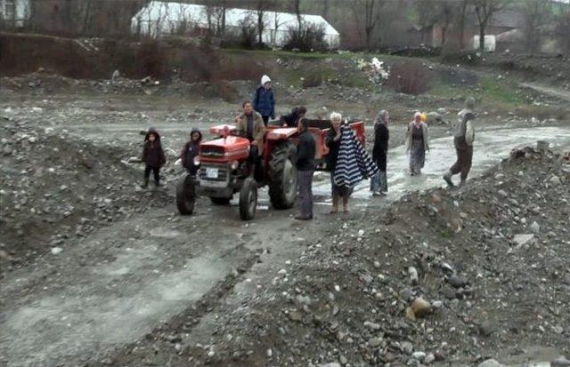 Vezirköprü’de Uluçay Deresi Geçit Vermiyor 1
