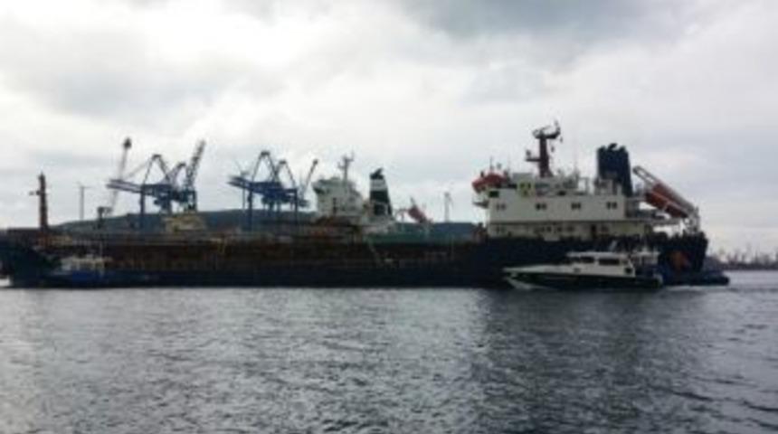 G&uuml;mr&uuml;k Ekiplerinden Gemiye Akaryakıt Operasyonu