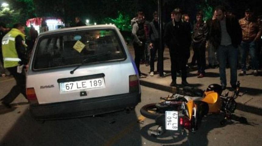 Otomobile &Ccedil;arpan Motosiklette 2 Yaralı