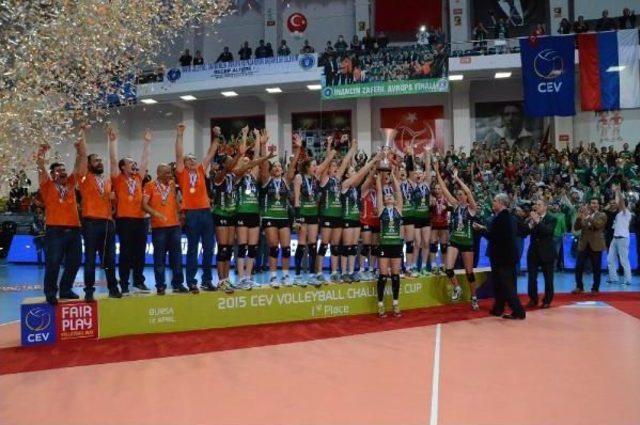 Bursa Büyükşehirli Voleybolcular Türkiye’Nin Gururu