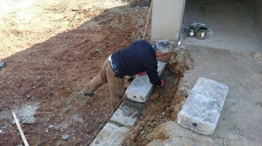 Kışın Zarar G&ouml;ren Kaldırımlar Onarılıyor