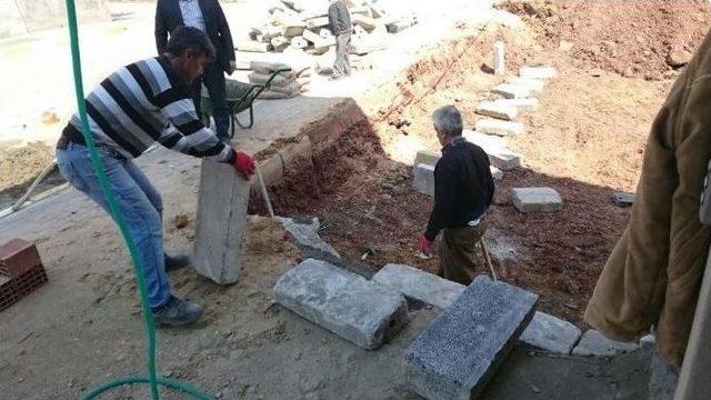 Kışın Zarar G&ouml;ren Kaldırımlar Onarılıyor 1