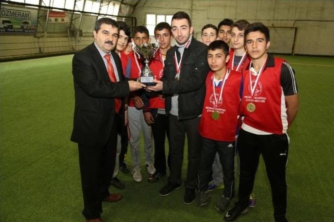 &Ccedil;ocuk Meclisi Şubeler Arası Futbol Turnuvası&rsquo;nda Şampiyon Melikgazi Şubesi
