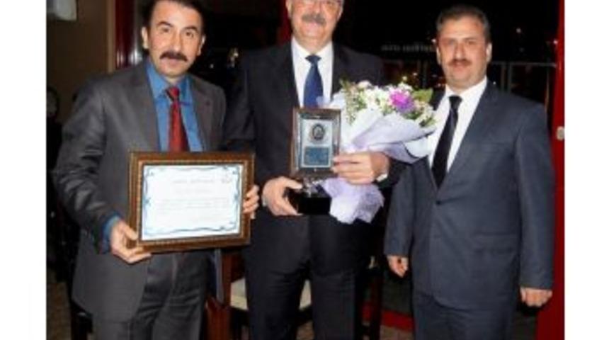 36 Yıllık &Ouml;ğretmene Plaketli Uğurlama