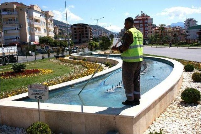 Alanya’da Süs Havuzlarında Bakım Çalışmaları Başladı