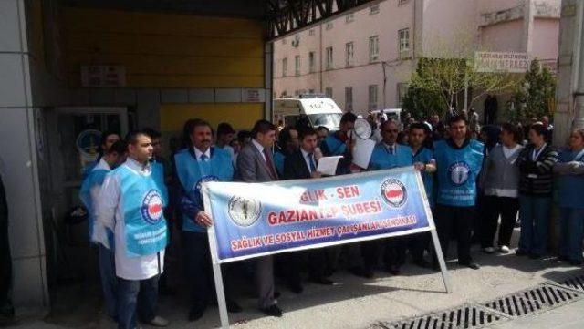 Gaziantep’Te Sağlıkçılar Hemşireye Saldırıyı Protesto Etti