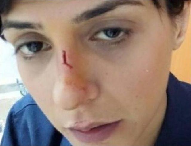 Gaziantep’Te Sağlıkçılar Hemşireye Saldırıyı Protesto Etti