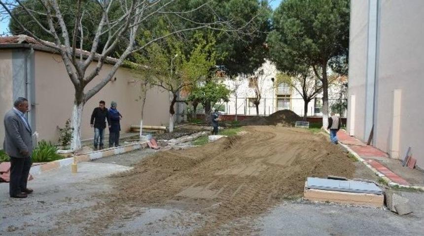 Yunusemre Belediyesinden Kyk&rsquo;ya Malzeme Yardımı