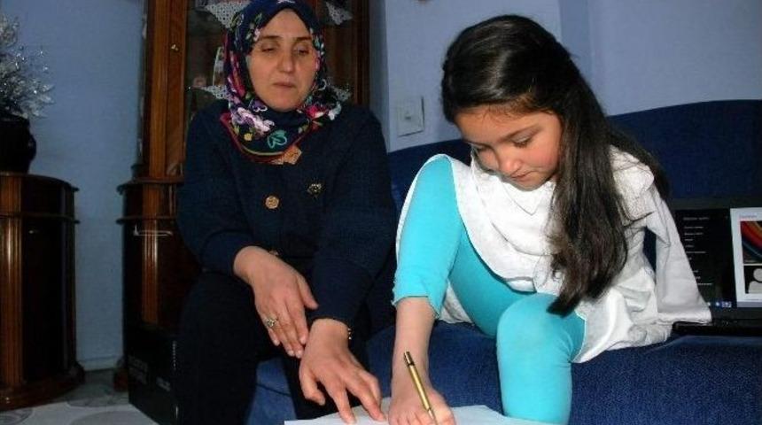 Doğuştan İki Kolu Olmayan Nisanur, Azmiyle &Ouml;rnek Oluyor