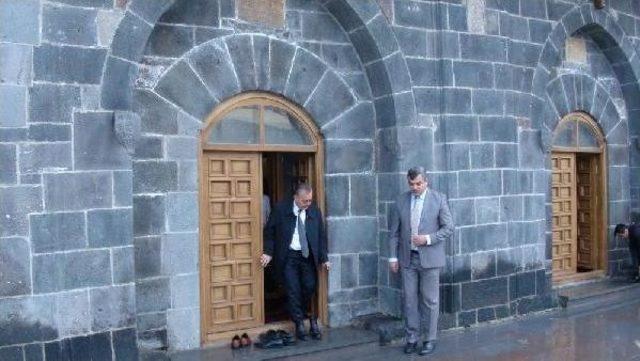 Kars Valisi G&uuml;nay: Rabbim Papa ya Hidayet Nasip Etsin 3