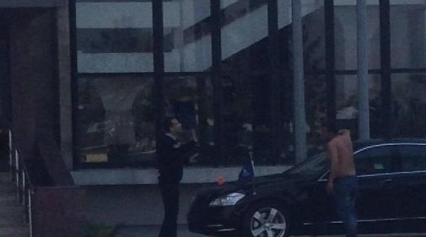 Belediye &Ouml;n&uuml;nde Kendine Zarar Verdi