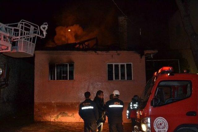 Nazilli’de 5 İşçinin Kaldığı Ev Küle Döndü