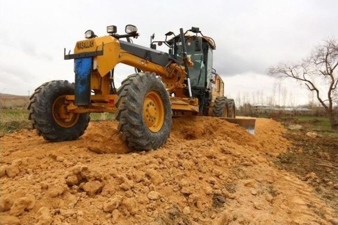 Edremit&rsquo;te Yol Yapım &Ccedil;alışması