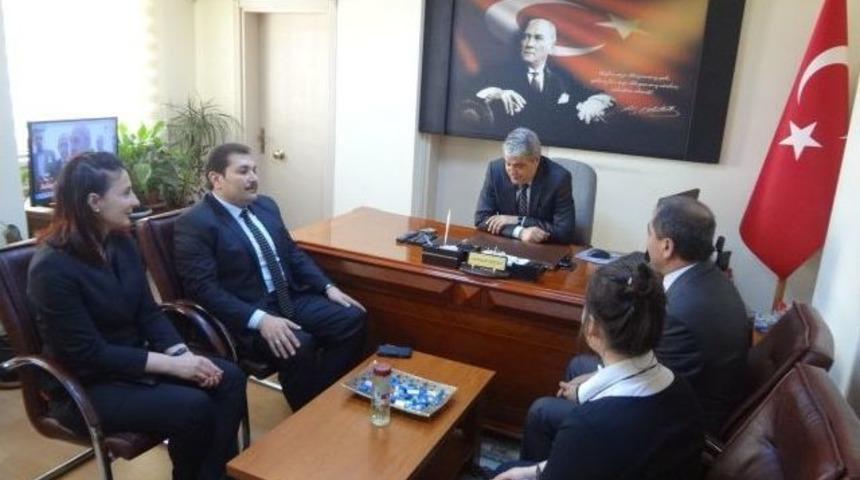 Edremit Kaymakamı T&uuml;bitak B&ouml;lge Birincisi &Ouml;ğrenciyi &Ouml;d&uuml;llendirdi