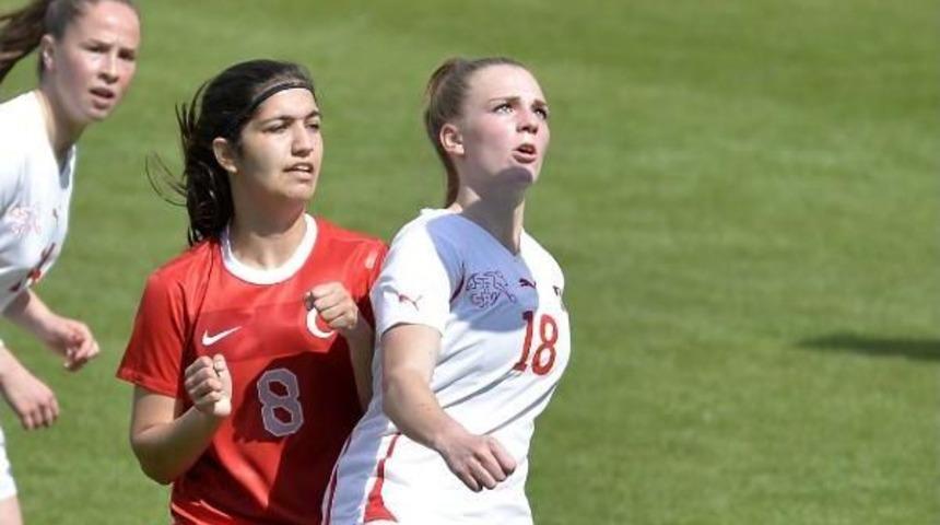 T&uuml;rkiye U17 Kadın Futbol Takımı, İsvi&ccedil;re'ye Farklı Yenildi: 4-0