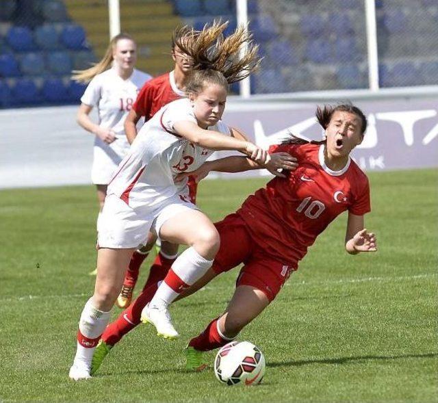 T&uuml;rkiye U17 Kadın Futbol Takımı, İsvi&ccedil;re ye Farklı Yenildi: 4-0 1