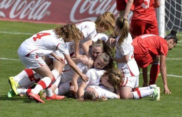 T&uuml;rkiye U17 Kadın Futbol Takımı, İsvi&ccedil;re ye Farklı Yenildi: 4-0 2