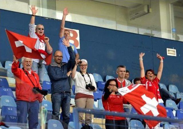 T&uuml;rkiye U17 Kadın Futbol Takımı, İsvi&ccedil;re ye Farklı Yenildi: 4-0 3