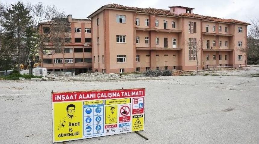 Eski Devlet Hastanesinin Yıkımına Başlandı