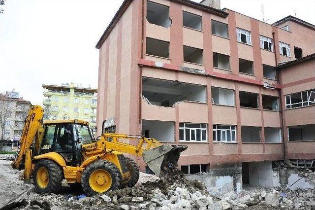 Eski Devlet Hastanesinin Yıkımına Başlandı