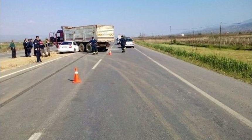 Salihli&rsquo;de Trafik Kazası: 4 Yaralı